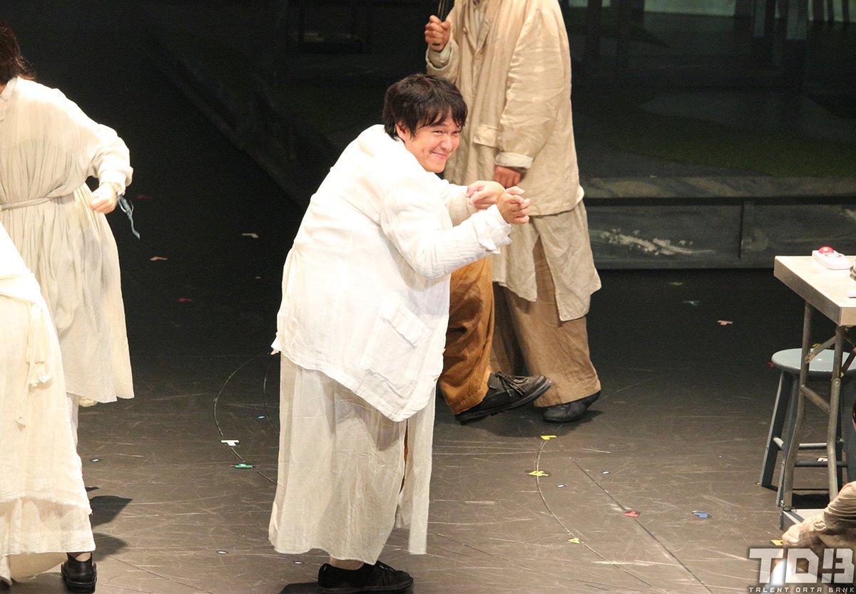 talent_databank's tweet photo. 舞台『water』本日開幕

SUPER EIGHT・丸山隆平、幼少期の記憶をベースにした半自伝的作品で“自分自身”を演じる「不思議な追体験」

「これは僕だけの物語でもないし、きっと皆さんの物語でもあると思います」

▼ゲネプロ写真あり
https://t.co/qc6WwxQyz4 

#丸山隆平 #water_stage https://t.co/a9VfEmUjjm