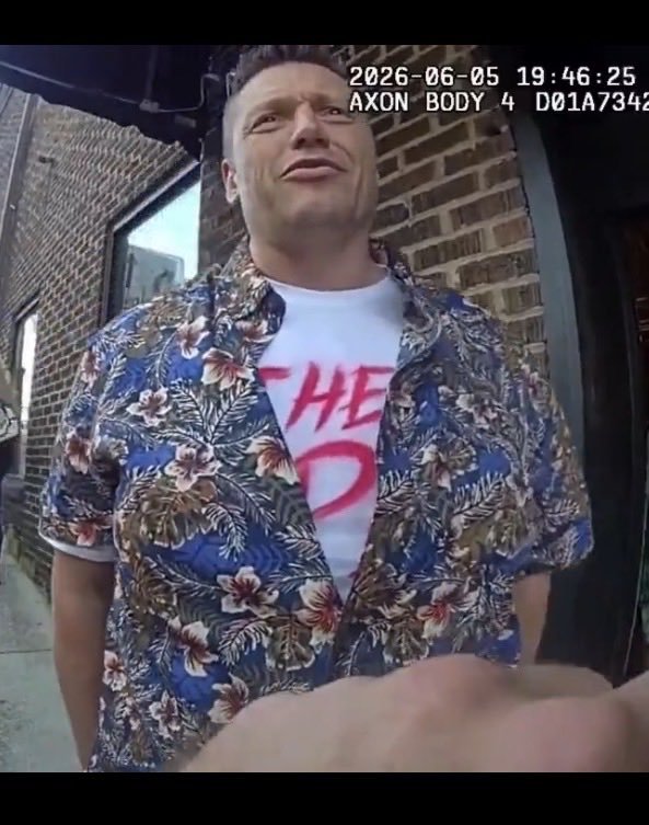 jenisback1013's tweet photo. Oh hey @TheExpertOnX , what kind of filter are you using sir. You really want people to believe that this is the same person? 

You, sir, should never criticize someone’s body. You are not a fit man. https://t.co/3T3efjDwcu