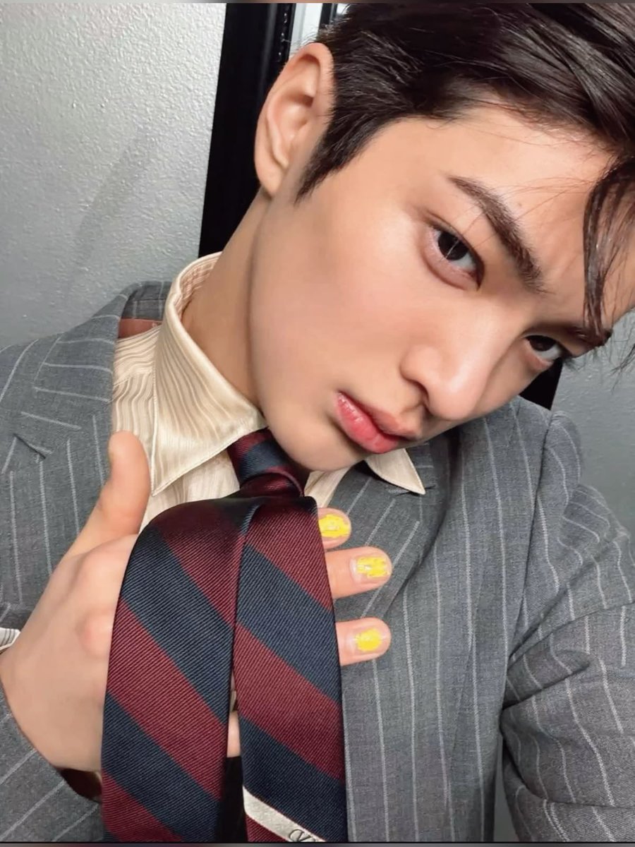 ummmmmmhaha's tweet photo. 정장 셀카 달라고 https://t.co/y5UZ0cLQV8