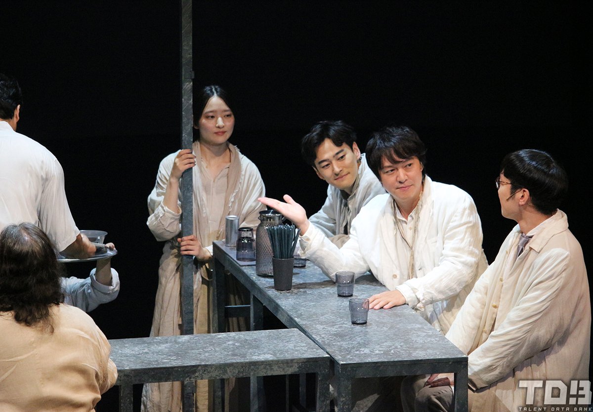 talent_databank's tweet photo. 舞台『water』本日開幕

SUPER EIGHT・丸山隆平、幼少期の記憶をベースにした半自伝的作品で“自分自身”を演じる「不思議な追体験」

「これは僕だけの物語でもないし、きっと皆さんの物語でもあると思います」

▼ゲネプロ写真あり
https://t.co/qc6WwxQyz4 

#丸山隆平 #water_stage https://t.co/a9VfEmUjjm