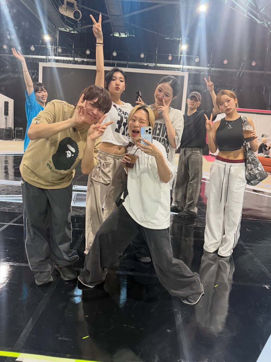 h2Orb1t's tweet photo. 조나인이 스디파 관련된 거 암것도 안 올려서 애들 다 희수 게시물에서 이러고 있는 거 개웃김
(사실 안 웃겨…) https://t.co/T7VxeDIHdQ
