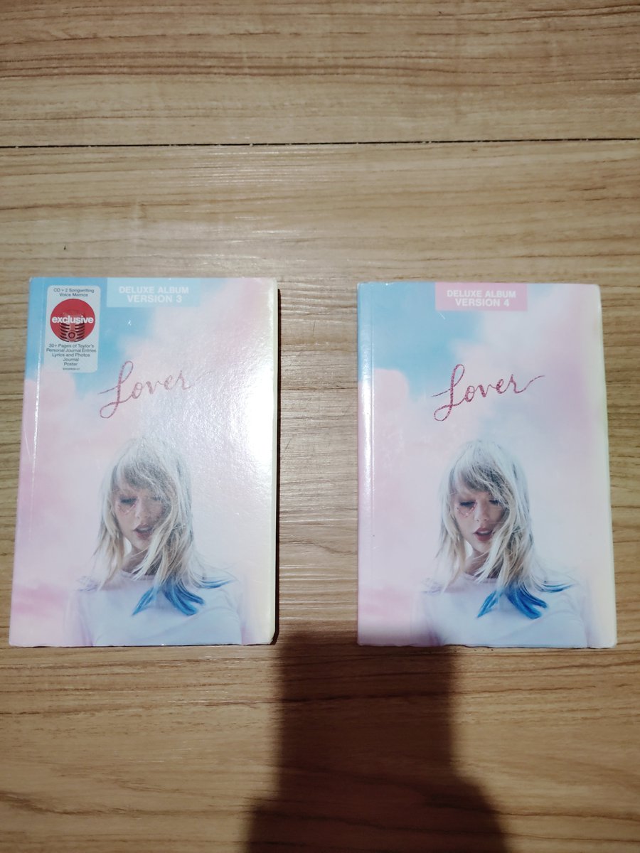 TSCollector13's tweet photo. (New taylor swift collection highlights)

New:
3 TS books,TS reputation necklace and a TS shirt https://t.co/6k60lcAUF2