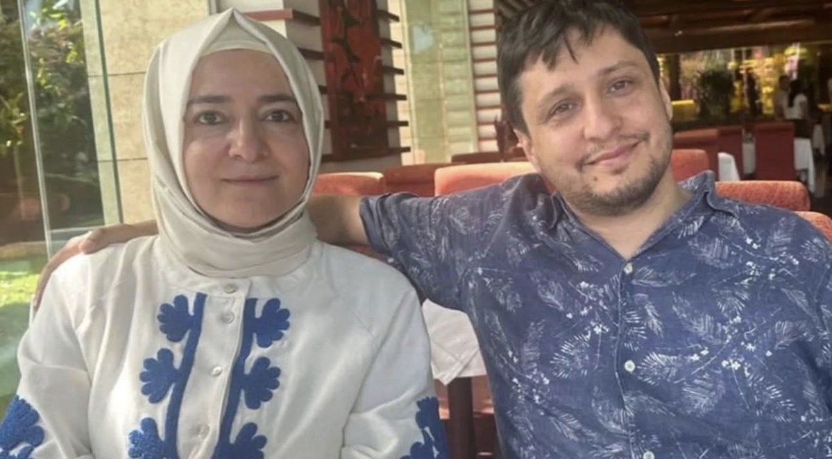 eserturkistanli's tweet photo. Fon Vurgununda; Eski Aile Bakanı AKP’li Fatma Betül Sayan ve eşi iddialara göre; toplam 163 milyon yatırıp, Eylül ayında, olay patlamadan hemen önce 2.17 milyar lira çekmişler.

Eğer bu iddialar doğru değilse, açıklama yapmaları ve iddia sahibine dava açmaları gerekir.

Tam tersi ise, savcılık hemen harekete geçmelidir.

Takipdeyiz…

@umitozdag @zaferpartisi 
#fonvurgunu
