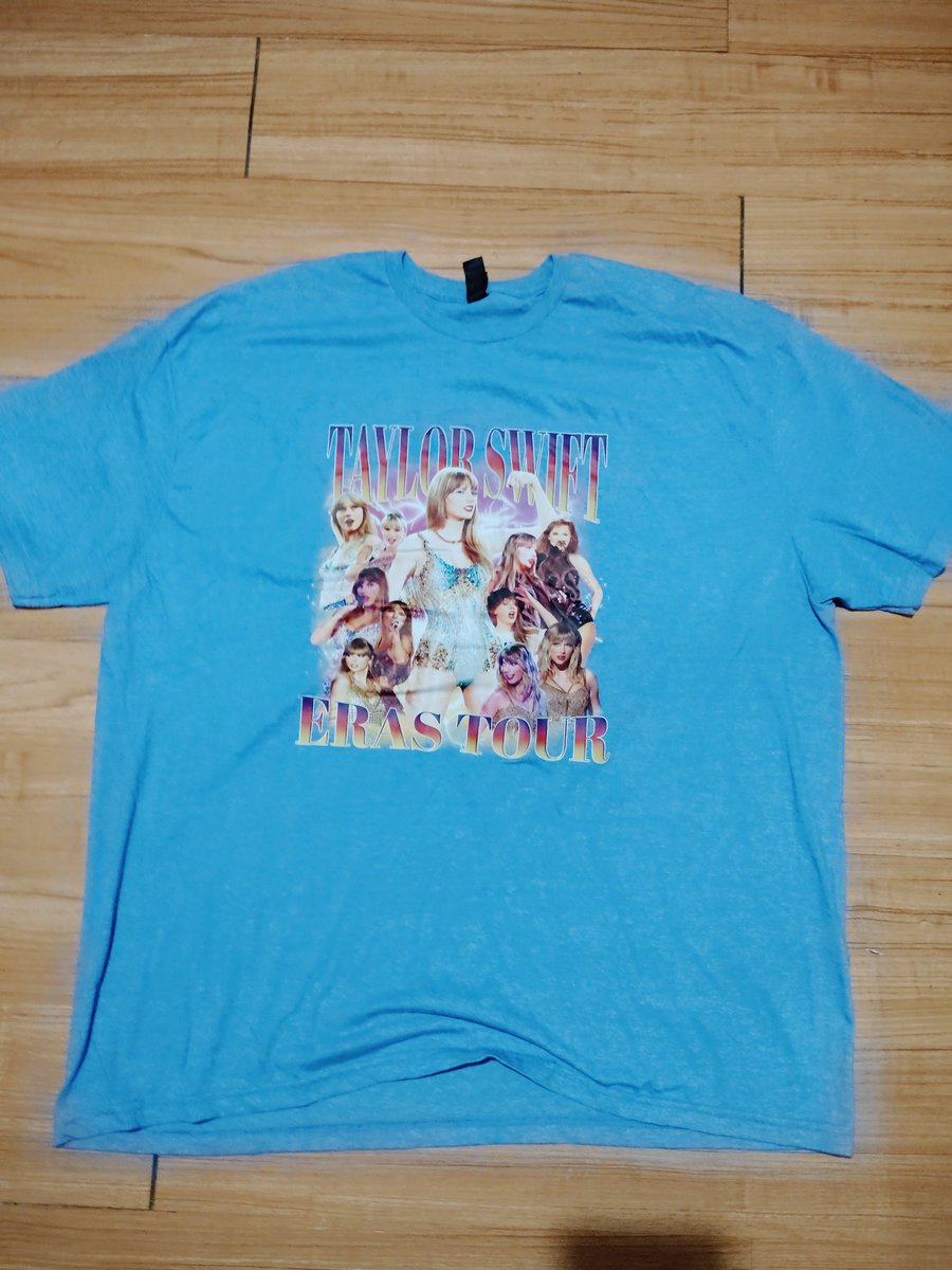 TSCollector13's tweet photo. (New taylor swift collection highlights)

New:
3 TS books,TS reputation necklace and a TS shirt https://t.co/6k60lcAUF2