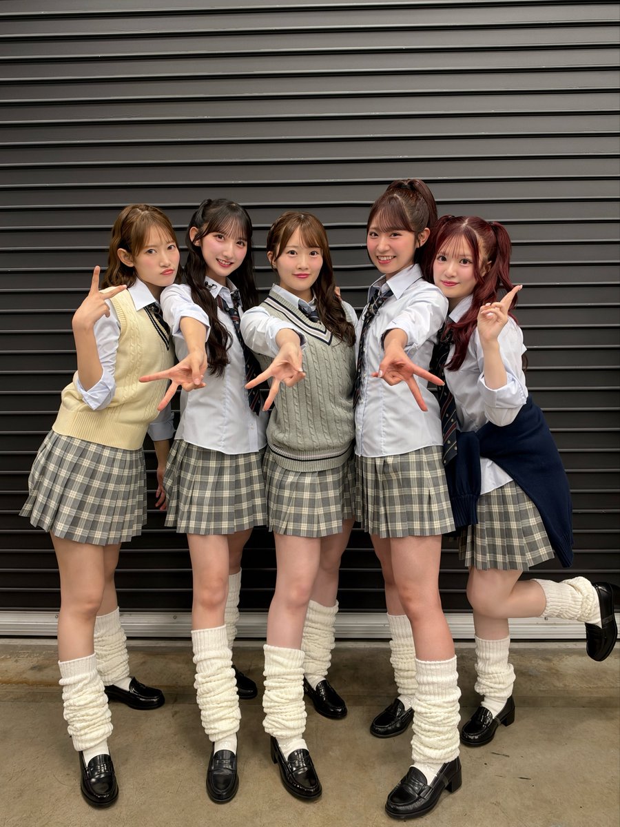 ayamin_112's tweet photo. 16期はルーズソックス担当✌🏻🌈💬🩷💫
大人になんかなりたくないよ！このままがいい！ https://t.co/itlFZmgL3U