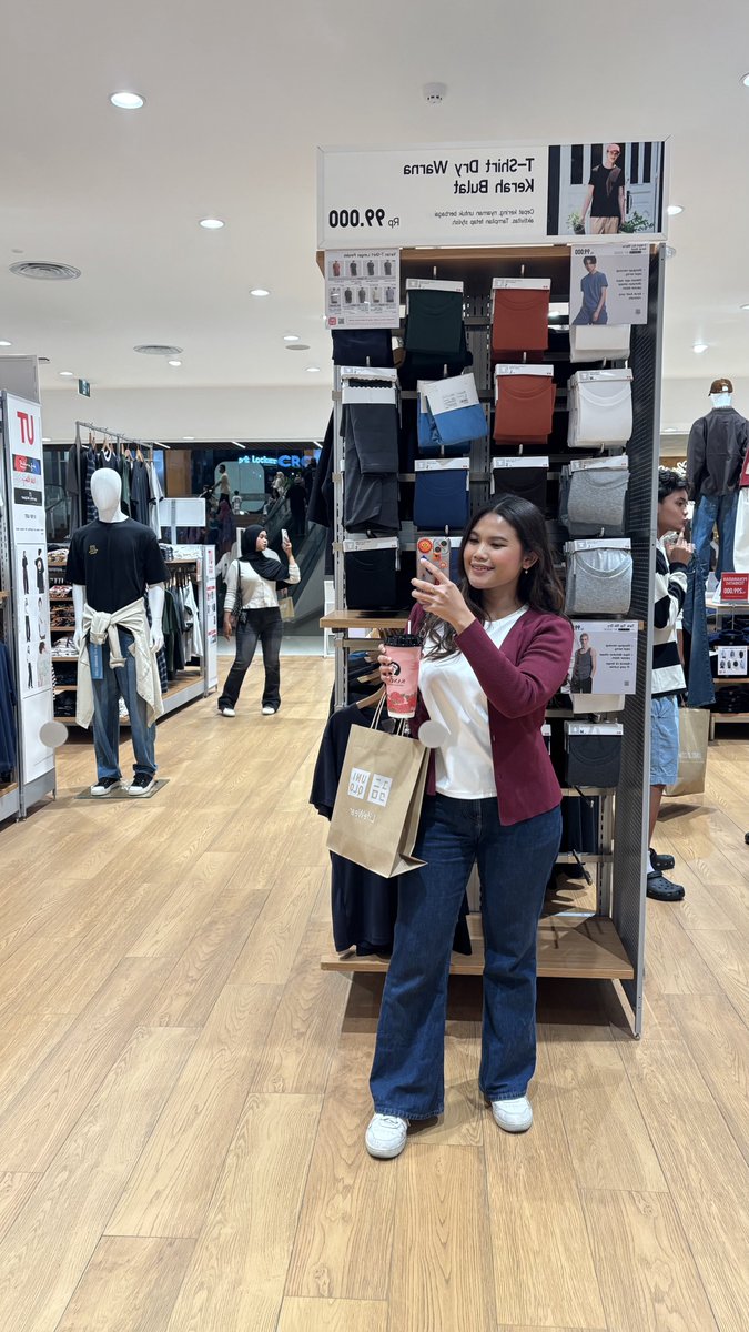 MuthiaRahmanuri's tweet photo. Life after payday, splurging. https://t.co/qiHpcMxWZZ