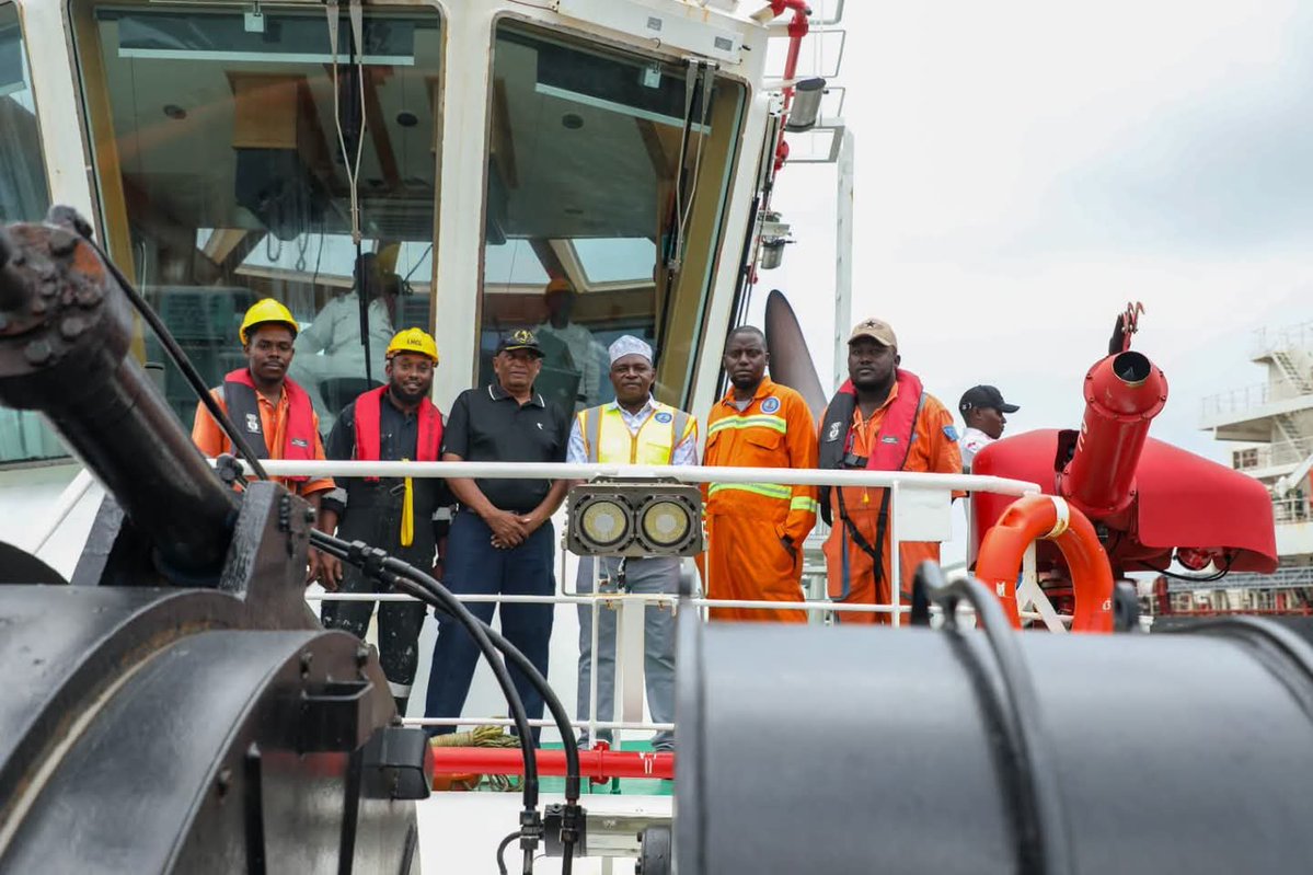 Kenya_Ports's tweet photo. As the country prepares for the development of the Ksh 2 trillion Dangote East Africa Refinery project, the Port of Lamu welcomed MV Da Yang carrying heavy construction materials that will be utilized in the project.

Laden with 2,930 metric tons of heavy machinery, the arrival of MV Da Yang sets the stage for the anticipated groundbreaking ceremony for the construction of the first ever oil refinery north of Kenya planned for next week. 

The refinery will process crude oil from Lokichar in Turkana County, and other parts of East and southern Africa and beyond, before supplying refined petroleum products to regional markets.

The port of Lamu will play a central role through supporting marine operations and handling petroleum tankers thereby boosting the Port’s operations.

Kenya Ports Authority PLC Chief Executive Officer Captain William Ruto welcomed the maiden vessel and successfully brought it alongside before presenting a certificate of first call and a plaque to the vessel’s master Captain Wang Shengli.

Captain Ruto said the vessel’s arrival was significant to the refinery project and demonstrated the Government’s commitment to ensuring its success.

“The arrival of this vessel is very critical and shows the Government’s commitment to ensuring this project succeeds. It will be a game changer for the entire region,” said Captain Ruto.

He assured shipping partners and customers that the Port of Lamu is fully prepared to handle current and future cargo volumes, with KPA committed to efficient vessel turnaround, seamless cargo operations and customer-focused services that meet international standards.