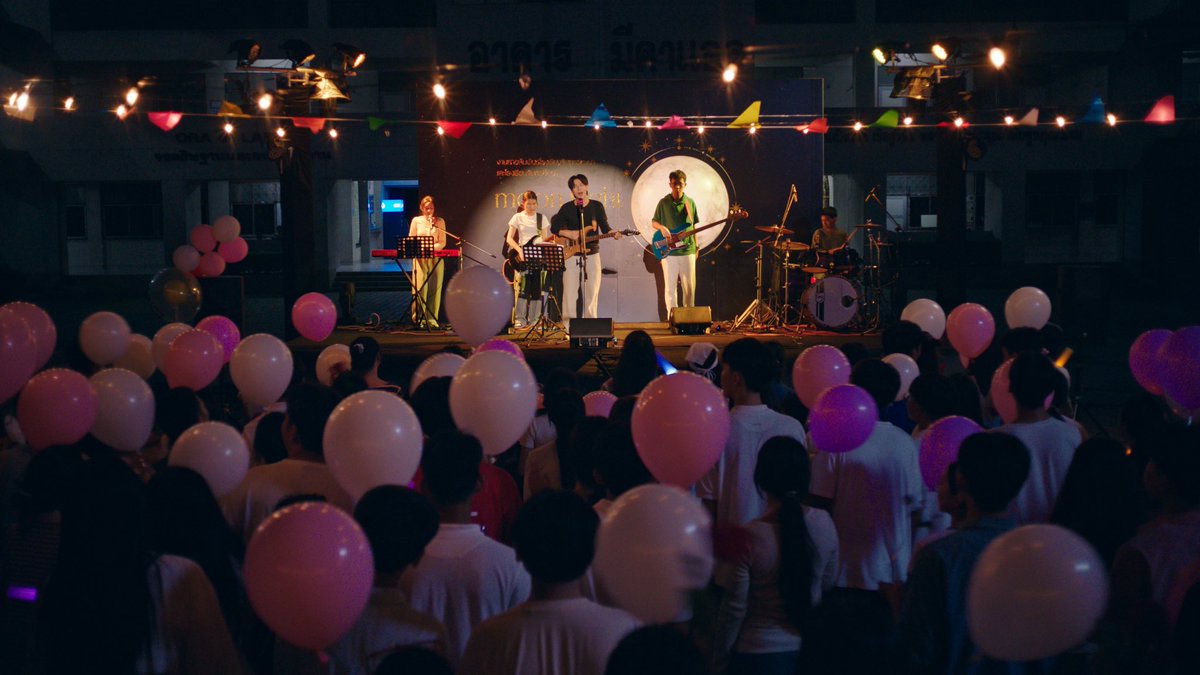 chtiprachart's tweet photo. ตอนโปรดิวซ์ให้ตัดสินใจเลือกเพลงมาใช้ในงานโรงเรียน ตอนนั้นกำลัง นั่งอ่านความรักครั้งสุดท้ายอยู่ เลยพิมพ์บอกโปรดิวซ์ไปแบบนั้น ว่า 3มิติ paradox แล้วก็เห็นบลูเป็น มูน ส่วนโตเกียวเป็น บอลลูน 

แด่เธอ ผู้เป็นทุกอย่าง ณ ช่วงวัย

#จูเลียตแอนด์จูเลียตอีพี4 https://t.co/jwUEgdtdey
