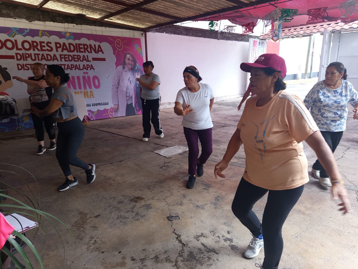 Dolores_PL's tweet photo. 💃🌹 Gracias a todas nuestras vecinas por participar con tanto entusiasmo en las #ClasesDeBaileFitness.
En nuestra Casa de Gestión y Atención seguimos creando espacios gratuitos para el bienestar, la convivencia y la activación física de las familias del #Distrito4 en #Iztapalapa.
🏃🏻♀️✨ Lunes a viernes
⏰ 09:00 a 10:00 horas
📍 Calle San Francisco No. 125, esquina Cerrada de San Salvador, Pueblo de San Lorenzo Tezonco.
¡Las esperamos para bailar, ejercitarnos y comenzar el día con toda la actitud! 💪🏻💃🏻❤️
#DoloresDiputada
#BaileFitness
#Distrito4
#Iztapalapa
#CuartaTransformación