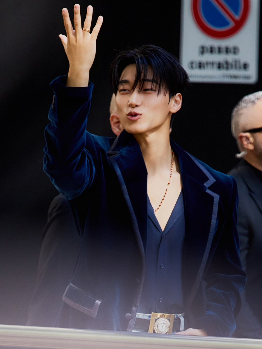 meidpg14's tweet photo. 웃는 모습 완전 아기 햇살이 ☀️🥺

CHOI SAN AT DGSS27 
#CHOISAN #SANxDolceGabbanaSS27 #DGSS27 #DOLCEGABBANA @dolcegabbana @ATEEZofficial https://t.co/yDMKUGBEBl