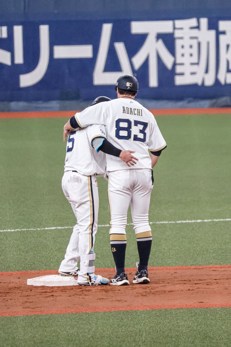 yama_19ph's tweet photo. 2026.9.26 @京セラ

やさしいあだちにガッシリ返すにしの😭
 #西野真弘 選手 https://t.co/iAlhVyqQ3q