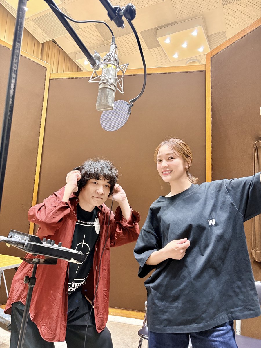 thewakeybase's tweet photo. #ドーネ 役の #chay です🎸
9月の学びうた「おんがくの旅」聴いてくれたかな？🌍🗺️
お兄ちゃん役の #石崎ひゅーい さんと、楽しいレコーディングでした✨

国や言葉が違っても、音楽で心は繋がれる。そんな想いを込めて作詞作曲しました🎼

音楽をつくる大切な3つの要素“リズム・メロディ・ハーモニー”を合言葉に、ドーネとヒューイと世界中を旅する気持ちで楽しんで聴いていただけたら嬉しいな✨

デビュー同期の石崎ひゅーいさんと、久しぶりに再会できてとっても嬉しかった❤️‍🔥

まだ知らない世界や音楽に心を躍らせてくれますように😌
ドーネのモットーのように「自由に、心赴くままに！」歌って踊ってね🎶

YouTubeにMVがUPされているので、見てみてください🥰
https://t.co/S8YWvqWxI4

#TheWakeyShow　#ウェイキー 
@chaychay1023