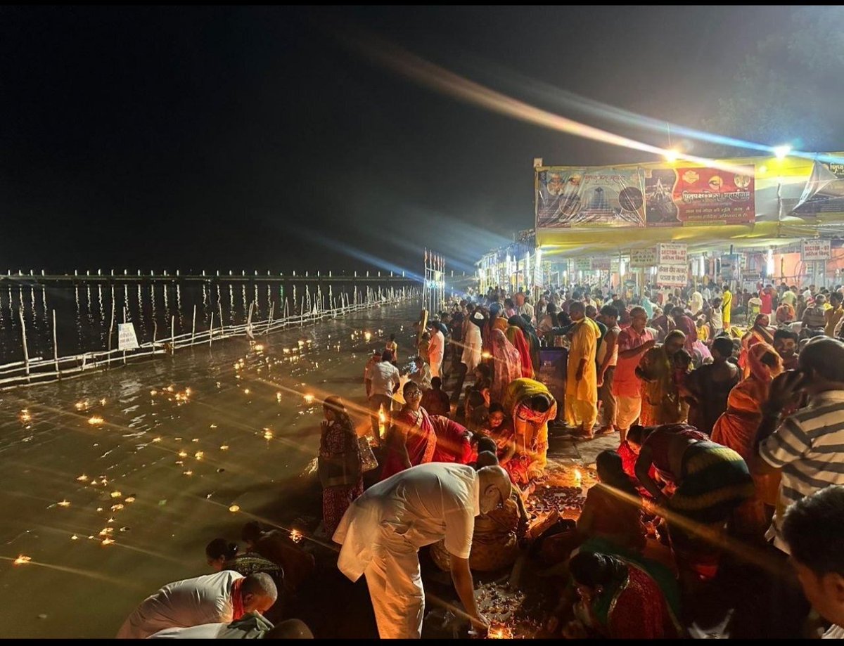 SurajJiwa's tweet photo. 🚨 बिहार अपडेट: गयाजी के पितृपक्ष मेला 2026 में इस बार परंपरा के साथ टेक्नोलॉजी का इस्तेमाल—QR बैंड और AI आधारित व्यवस्थाओं की चर्चा है। 🙏
देशभर से आने वाले श्रद्धालुओं के लिए व्यवस्था को ज्यादा सुविधाजनक बनाने पर फोकस किया जा रहा है।
#Gaya #PitruPaksha #Bihar #GayaJi #BiharNews https://t.co/CDjjfwPx1b