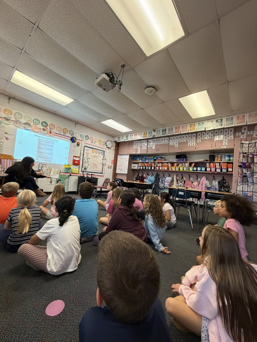 MrsIngram2nd's tweet photo. Loved having our special visitor Mrs. Bolos in our room to read us an awesome story and tell us more about her! https://t.co/TFPzHjTech
