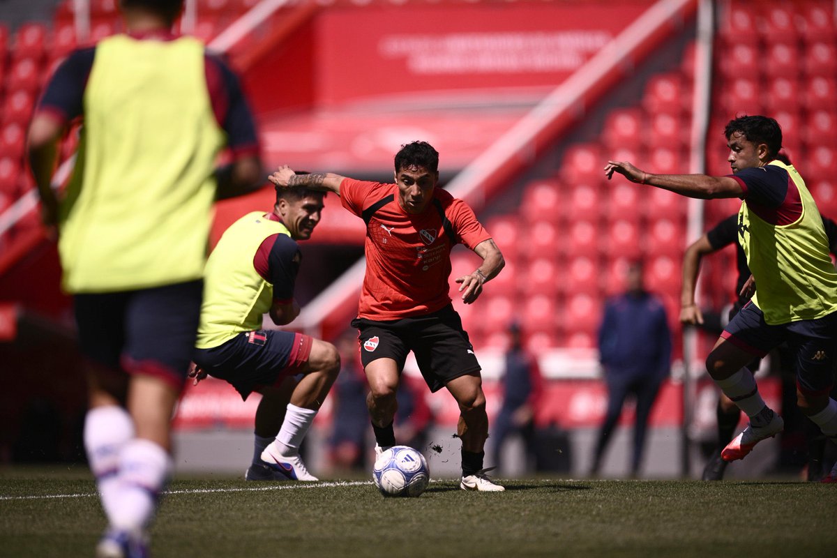 MuyCAI's tweet photo. ⏱️Final del segundo encuentro: Igualdad por 1-1 (Calderón) 

Independiente formó con Blázquez; Arias, Calderón, Valdéz, Gómez; Millán, D. Martínez, Cabral; Palais, Tempone y Parmo.

🔄Ingresó Machuca por Palais. https://t.co/nFStKFe6sa