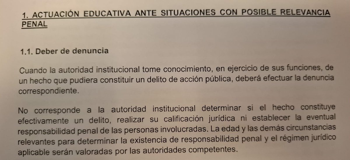 fedepuy's tweet photo. El Mininisterio de Educación de Jorge Macri está enviando un protocolo que obliga a las directoras a denunciar a estudiantes que "podrían estar cometiendo un delito". Mientras quieren avanzar contra juezas y fallos por la baja de edad de punibilidad y militariza los barrios, quieren que las escuelas se transformen en la antesala de las cárceles. Vigilar y castigar. Esto constituye una clara persecución a los jóvenes y una medida fascista por parte de Jorge Macri y Mercedes Miguel.