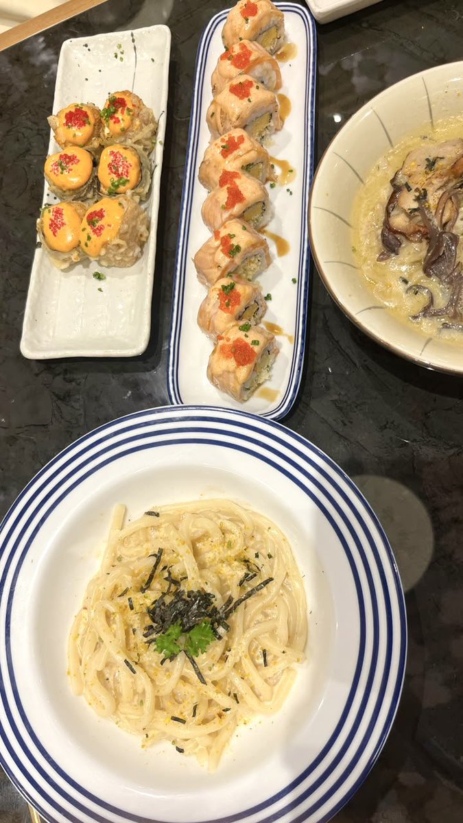LLLANSSU's tweet photo. Malam minggu. It’s sushi time! 🍣 https://t.co/Zx9OvUJMIX
