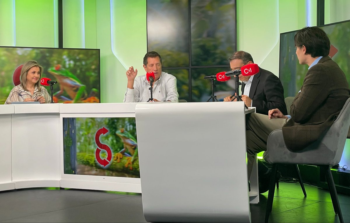 EdnaBonillaSeba's tweet photo. Hoy, en Caracol Sostenible, hablamos sobre los resultados de las pruebas PISA, los retos y prioridades de la educación en Colombia. 
Les invito a escuchar el programa. @CaracolRadio @gabodelascasas 
https://t.co/lQDlOZNiQJ https://t.co/nqmA8GQeOj