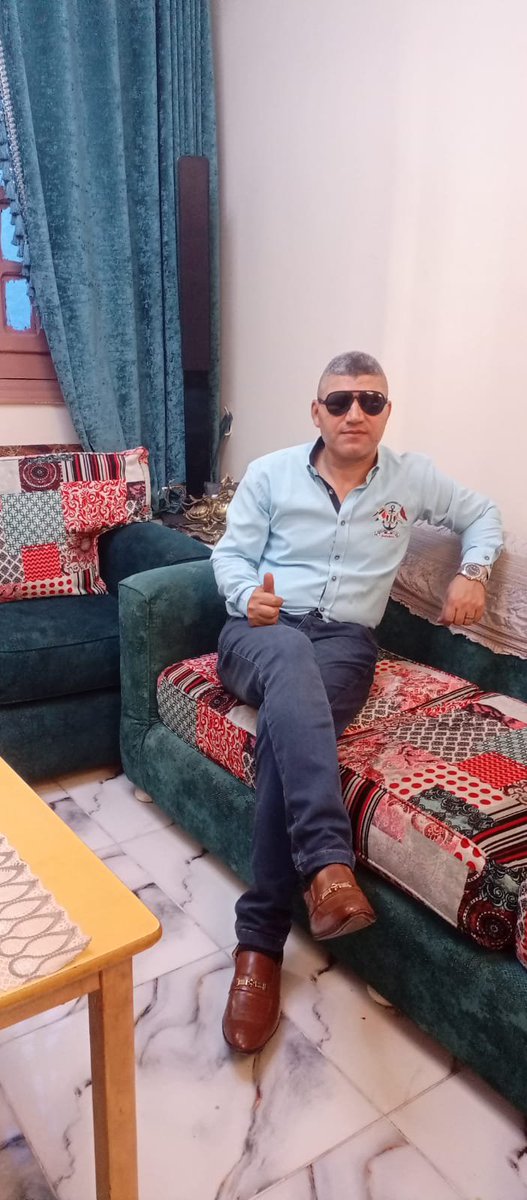 hatmysy2's tweet photo. لما تكون معزوم عند أهلك وجعان جداً وفي النهاية تتصور معاهم وتستأذن علشان مطلوب في العمل فوراً بعد إللى شوفته النهاردة لما حد يضايفني عنده حتي ولو أخويا هاكل الأول وبعد كده نتصور ونعمل كل شيء أنا مداينكم بوجبة غداء يا أغلي الناس مساء الخير والأمل والتفاؤل https://t.co/dX2nwgFvYn