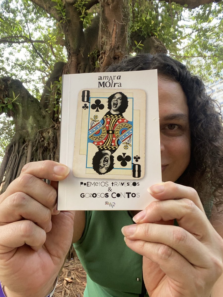 amoiramara's tweet photo. Tavam com saudades dos "Poemetos travessos"? Pois eles estão de volta, com uma seção especial: os "gozosos contos". O desbunde de sempre, mas agora cada vez mais carregado no bajubá.

A editora é a babadeira O Sexo da Palavra e o lançamento é hoje, na @LivrariaSimples, às 15h30! https://t.co/IkWYOCo6vi