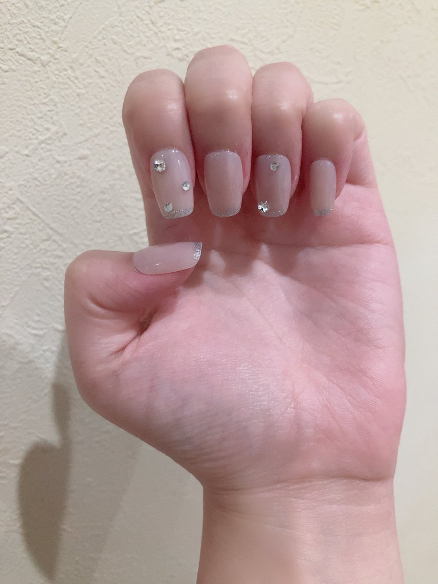 rin_kbb's tweet photo. 明日のためにネイルチップ付けた💅🏻
Ⓜ️の人たちのために基本ネイルしないし爪も伸ばさないからとても違和感
スマホ打つのもやりにくい🥹 https://t.co/JglBfjENL3