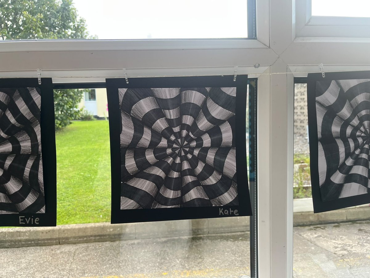 snpballyroan's tweet photo. 5th Class have been creating some cool optical illusion art!
Using lines, patterns and shading, they have created artwork that looks like it’s moving and twisting! #artsed https://t.co/V7RBaeZoeB