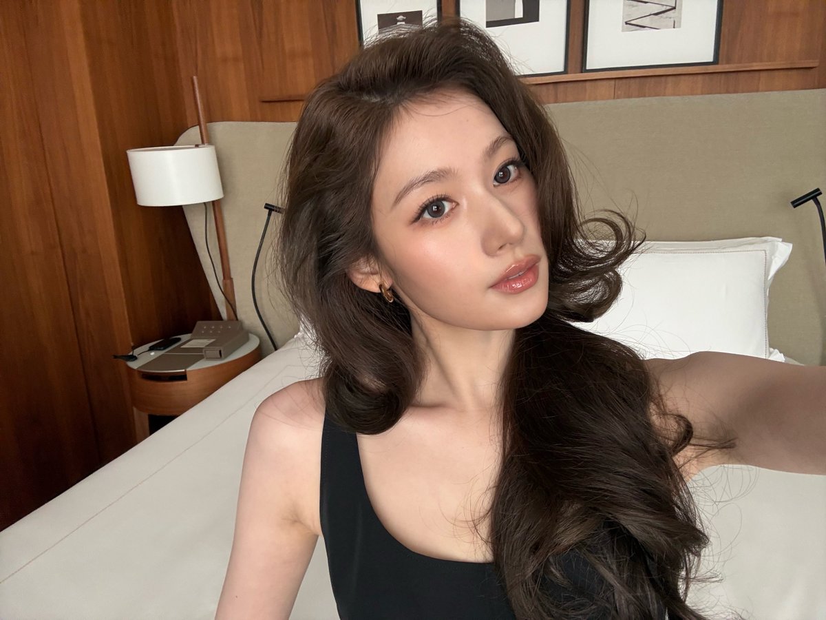 godmitzu's tweet photo. THE MOST GORGEOUS WOMAN EVER https://t.co/QFn7YVvyo8
