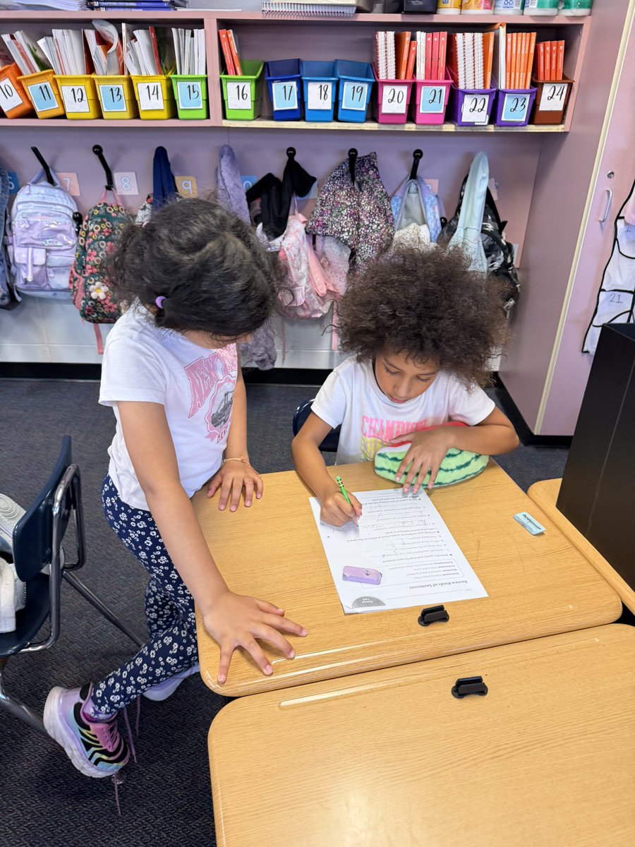 MrsIngram2nd's tweet photo. This class is filled with amazing helpers! Love these teacher assistants that jump at the chance to help their peers 🤗 https://t.co/SMkGIy9cwX