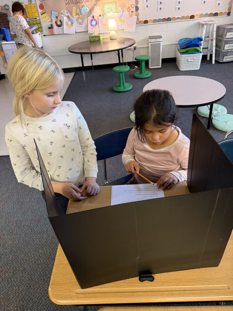 MrsIngram2nd's tweet photo. This class is filled with amazing helpers! Love these teacher assistants that jump at the chance to help their peers 🤗 https://t.co/SMkGIy9cwX