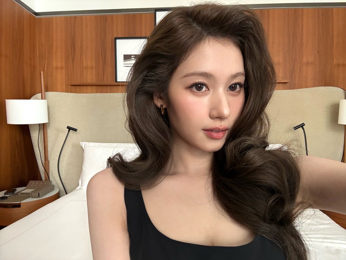 godmitzu's tweet photo. THE MOST GORGEOUS WOMAN EVER https://t.co/QFn7YVvyo8