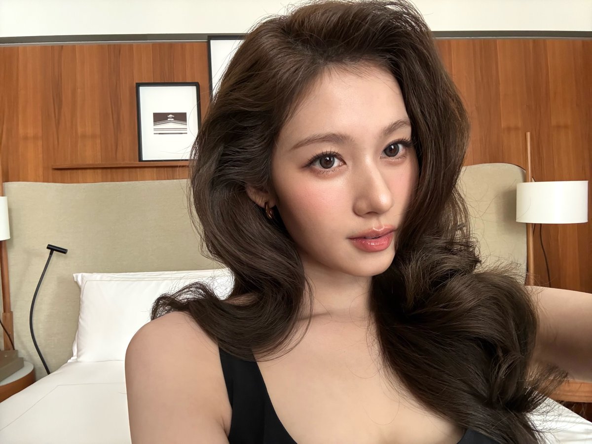godmitzu's tweet photo. THE MOST GORGEOUS WOMAN EVER https://t.co/QFn7YVvyo8