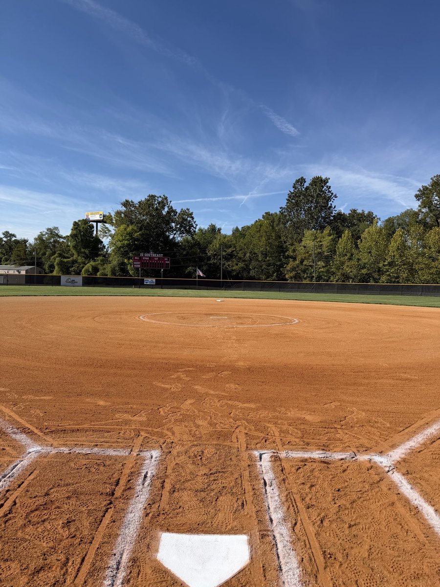 IUS_Softball's tweet photo. It’s a great day to play some softball!☀️
#GrenadierSoftball
#FallGame https://t.co/vDOMsjl1fI