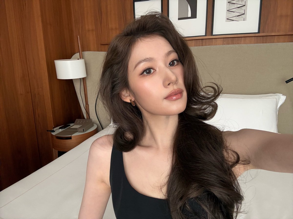 godmitzu's tweet photo. THE MOST GORGEOUS WOMAN EVER https://t.co/QFn7YVvyo8