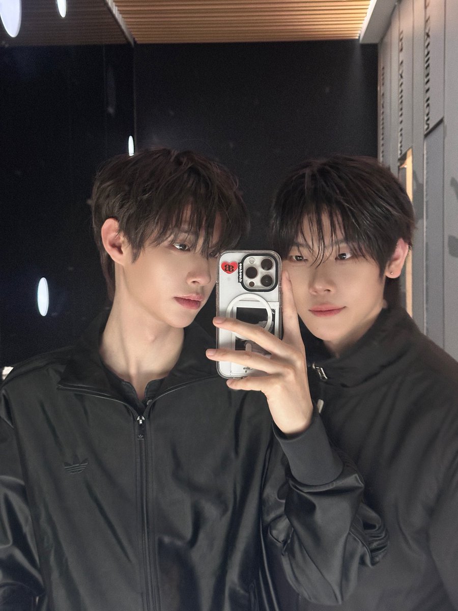 CYE_MEMBERS7's tweet photo. To. 여준
안녕~~!! 너 생일을 두 번째로 함께하는구나👀 먼저 오늘의 주인공이 된 걸 축하해🥳🥳 클유아하면서 같이 고생도 많이 하고 그런데도 단단하게 우리 옆에 있어줘서 고마웡~~!!! 너가 태어난 건 정말 행운이야~
항상 좋은 일만 가득하자🦊🤍

#김성민 #KIMSUNGMIN 
#CLOSEYOUREYES #클로즈유어아이즈
#CYE #클유아