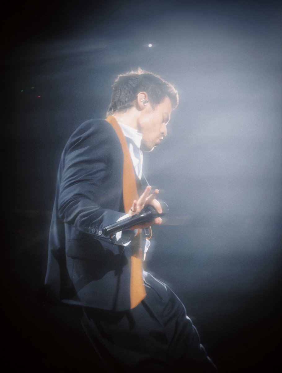 loveoftour's tweet photo. harry / nyc night 14 🕺 https://t.co/zkl6VWBOnp