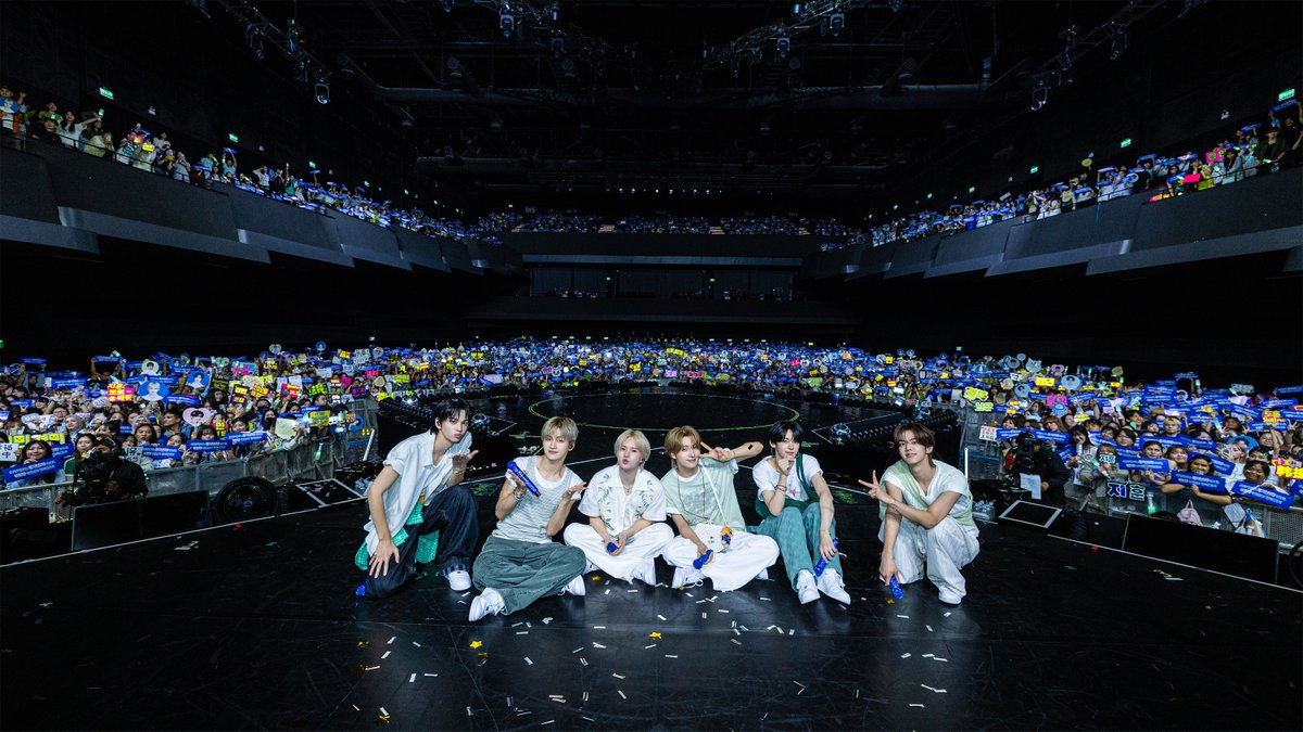 TWS_PLEDIS's tweet photo. [#TODAYWITHUS]
260926 TWS TOUR '24/7:FOR:YOU' IN BANGKOK

TWS가 24/7 빛날 수 있는 이유✨
그건 바로 24/7 곁에 있어주는 42 덕분💙

#TWS #투어스 #247WithUs
#247FORYOU
#247FORYOU_IN_BANGKOK https://t.co/YnHMTq5h0G
