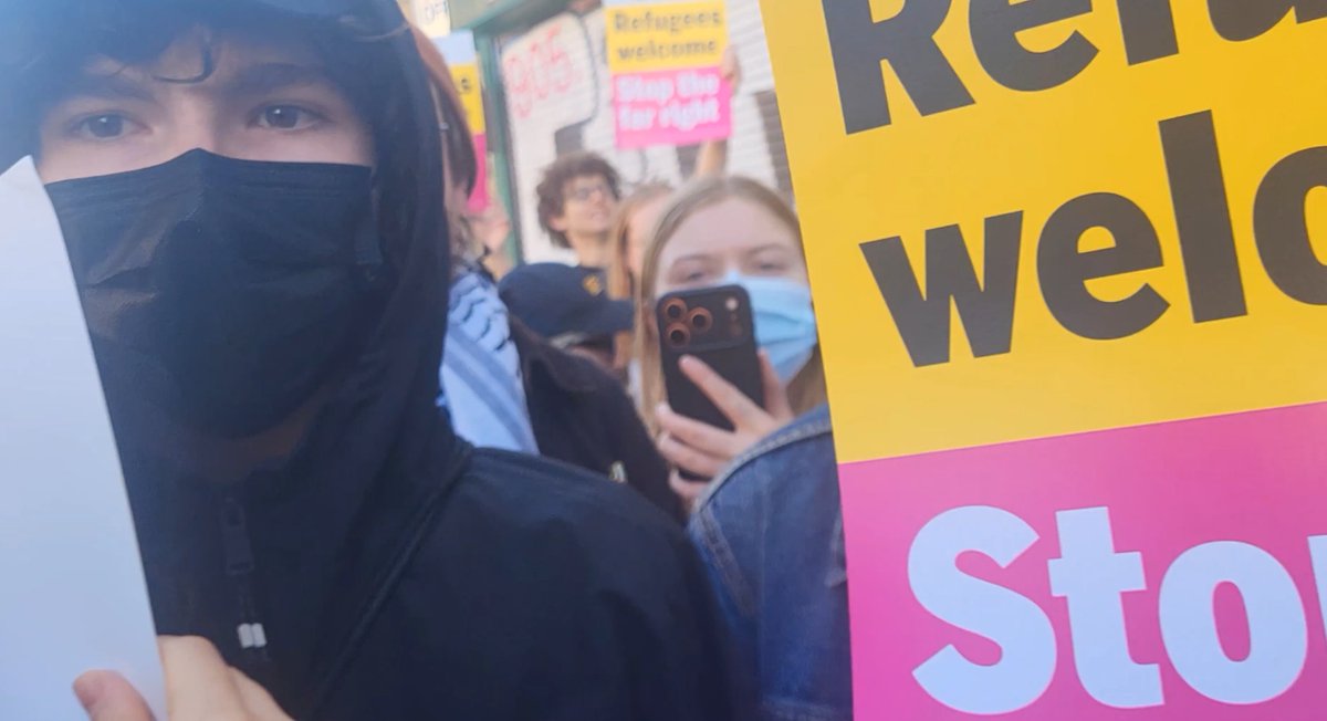 LeeHarris's tweet photo. Just so everyone is aware. Face coverings for aggressive far-left activists are perfectly ok.

But if peaceful patriots cover their face simply to protect their identity from deranged leftists, it's "intimidation" and they are banned by the police.

Two-tier Britain. https://t.co/rJXZYOQxtb