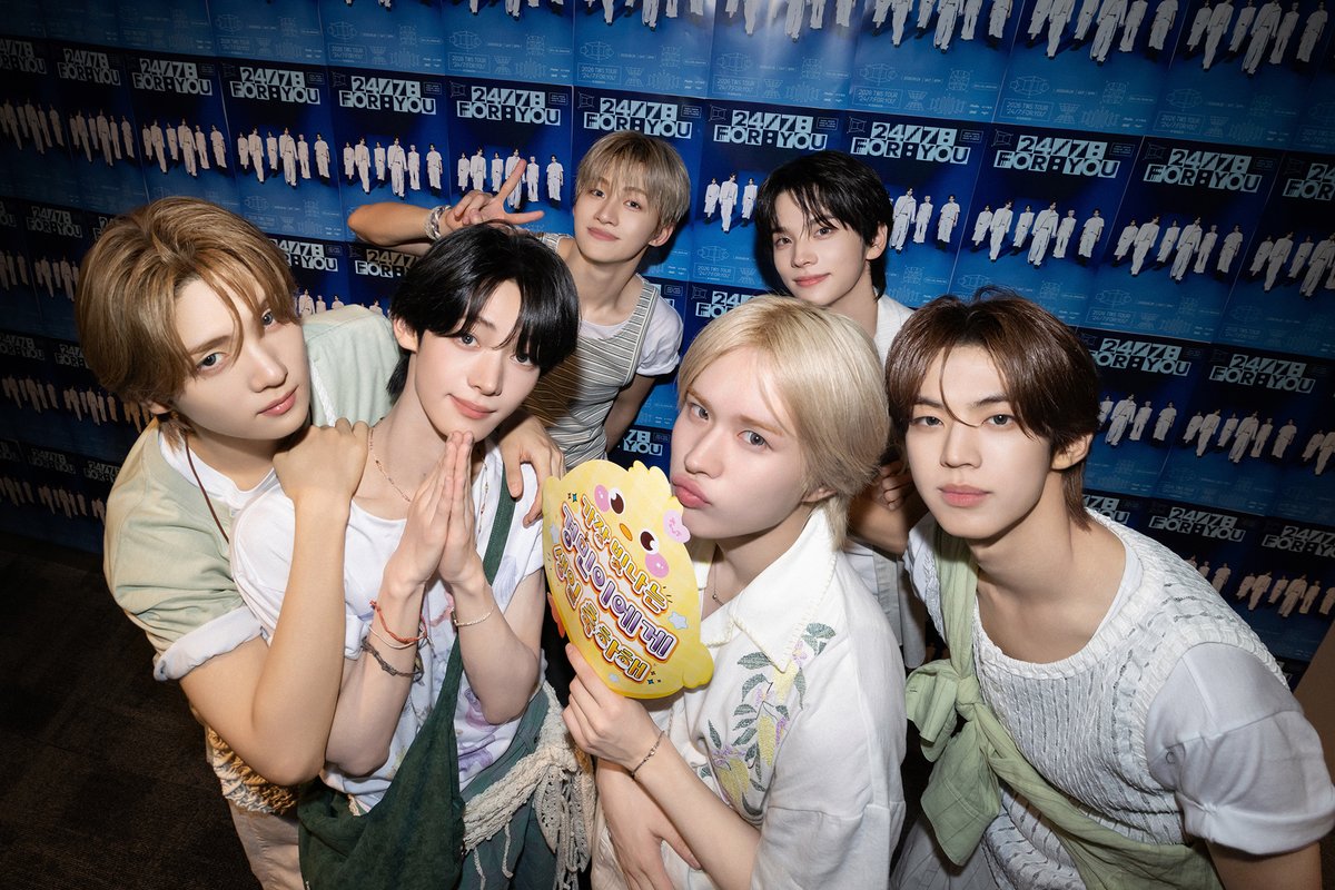 TWS_PLEDIS's tweet photo. [#TODAYWITHUS]
260926 TWS TOUR '24/7:FOR:YOU' IN BANGKOK

TWS가 24/7 빛날 수 있는 이유✨
그건 바로 24/7 곁에 있어주는 42 덕분💙

#TWS #투어스 #247WithUs
#247FORYOU
#247FORYOU_IN_BANGKOK https://t.co/YnHMTq5h0G
