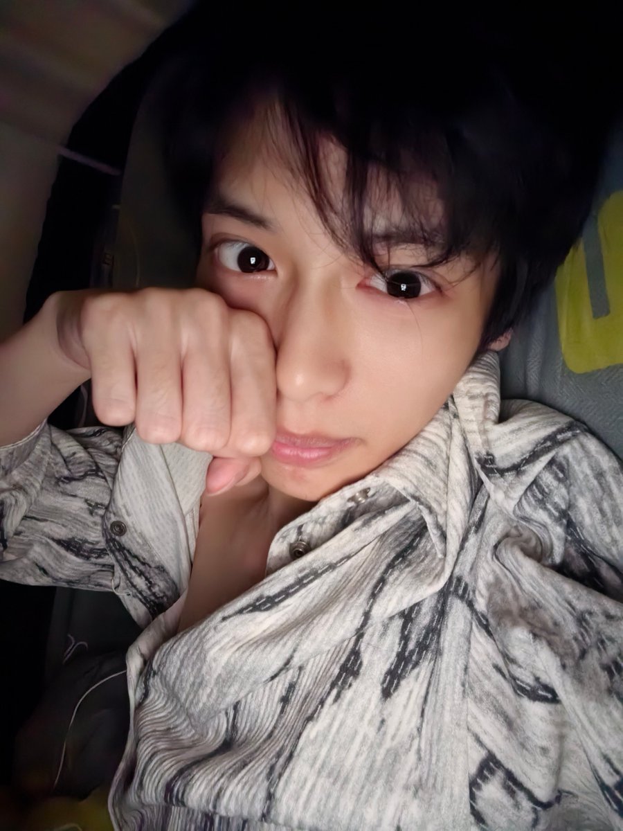Asitu07's tweet photo. 今天也先装乖 https://t.co/SlwBYmaOEJ