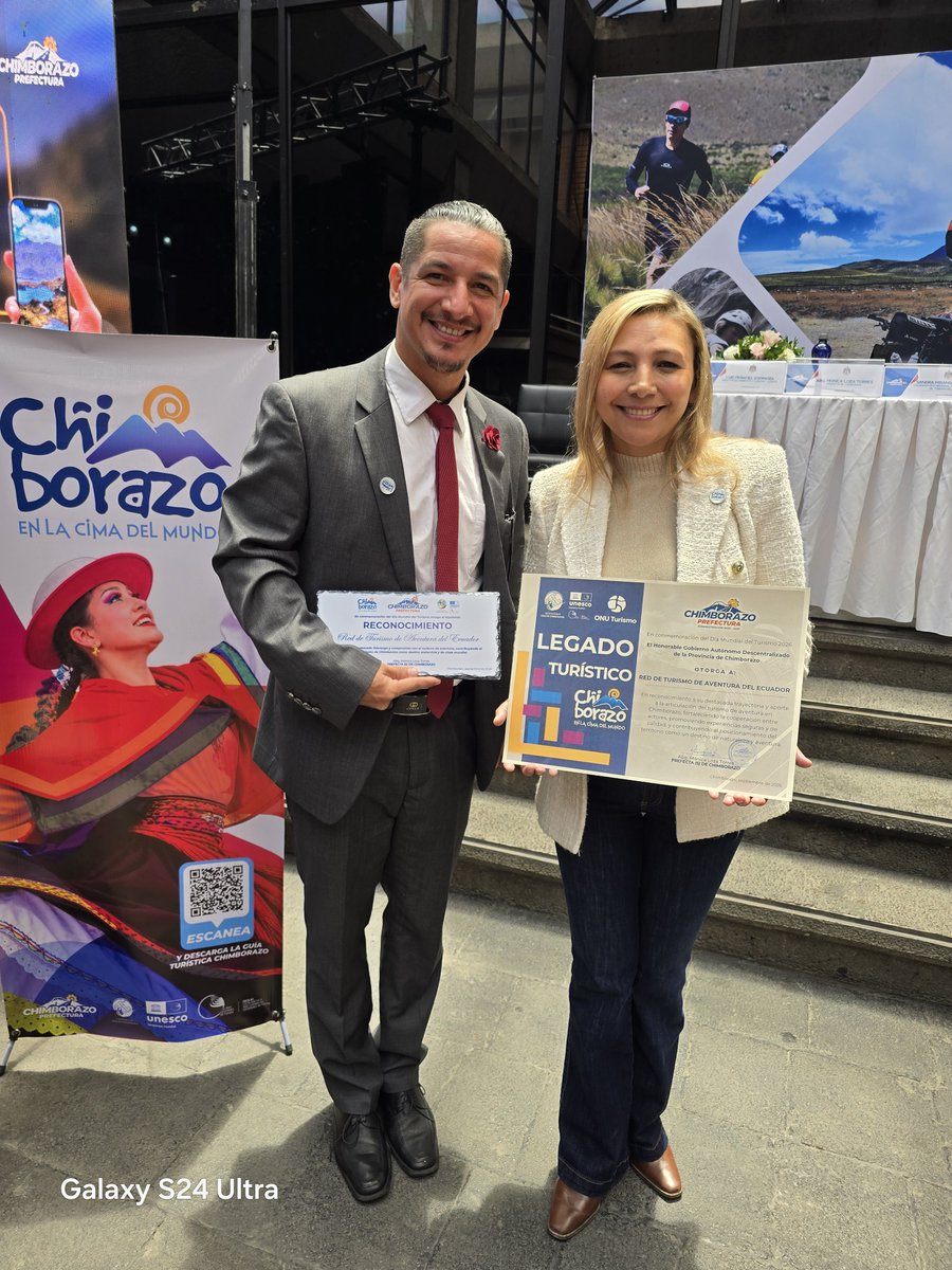 CAPTURLOSRIOS's tweet photo. ORGULLOSAMENTE RIOSENSE 

Nuestro representante de la Provincia de Los Ríos Wimper  Romero Gómez de la Torre  recibiendo con humildad y alegria una Placa 🏆🎖y Reconocimiento Turístico 📝por parte de la Prefectura de Chimborazo y su máxima Autoridad la Abg. Mónica Loza Torres https://t.co/eJznWXW2cQ