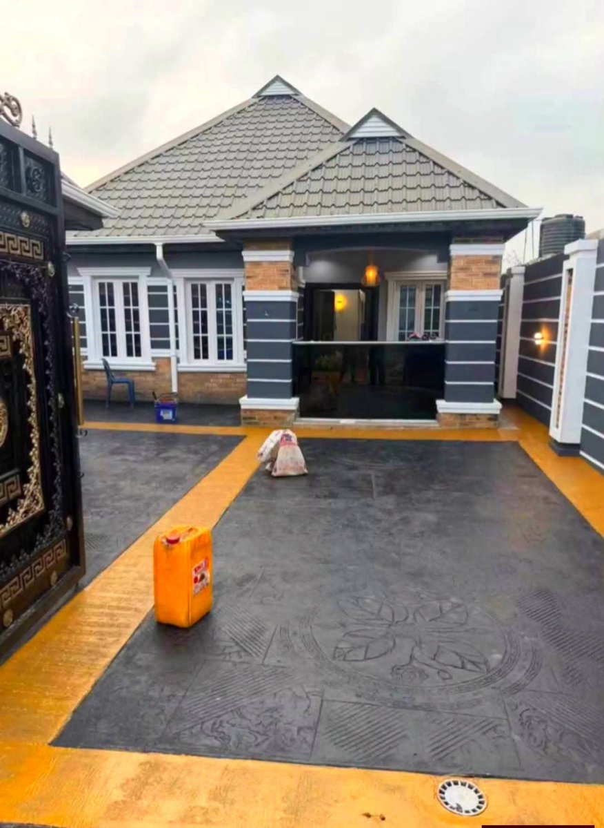 BSAT_Properties's tweet photo. I read somewhere that a commercial motorcyclist (olokada) completed this house in just 3 months

I believe nothing is impossible but is this possible? 

How did he raise over #30m in 3 months? https://t.co/1ODD7gVWdq