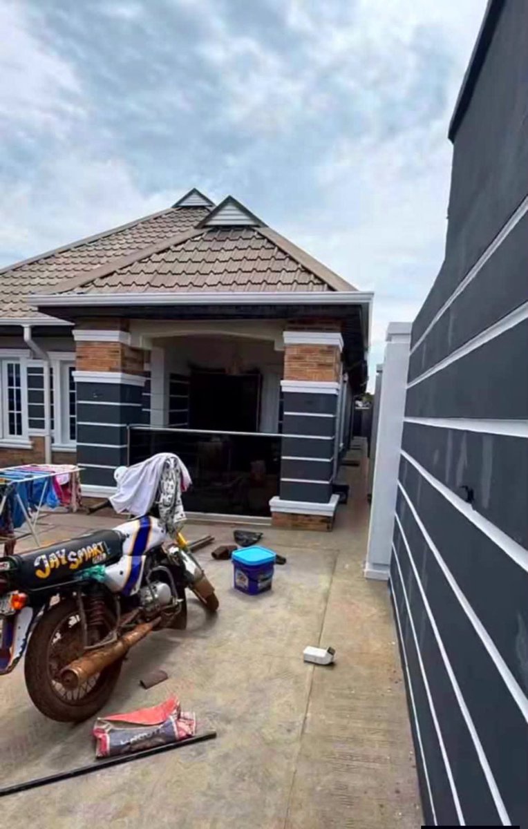 BSAT_Properties's tweet photo. I read somewhere that a commercial motorcyclist (olokada) completed this house in just 3 months

I believe nothing is impossible but is this possible? 

How did he raise over #30m in 3 months? https://t.co/1ODD7gVWdq