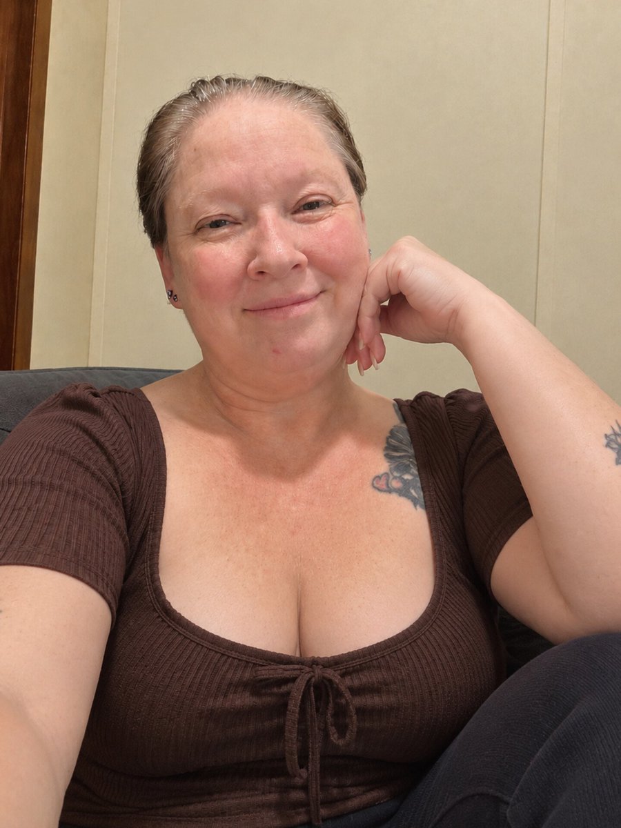 merryzra's tweet photo. I’m bored let’s talk? https://t.co/xKqm3iTTYS
