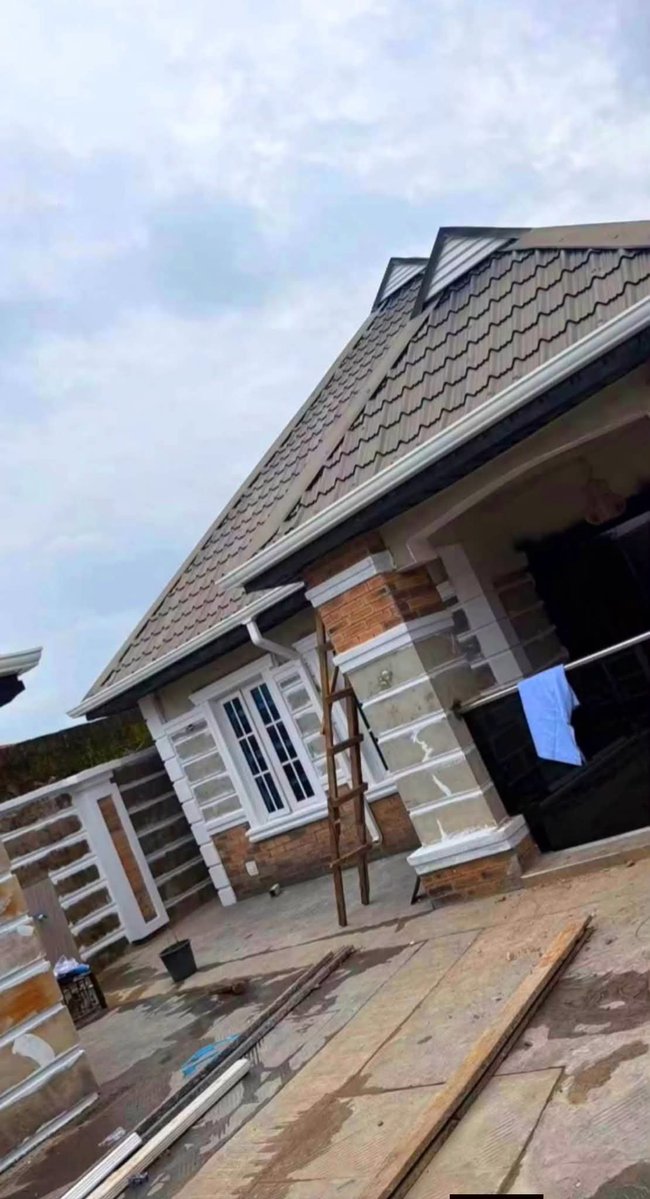 BSAT_Properties's tweet photo. I read somewhere that a commercial motorcyclist (olokada) completed this house in just 3 months

I believe nothing is impossible but is this possible? 

How did he raise over #30m in 3 months? https://t.co/1ODD7gVWdq