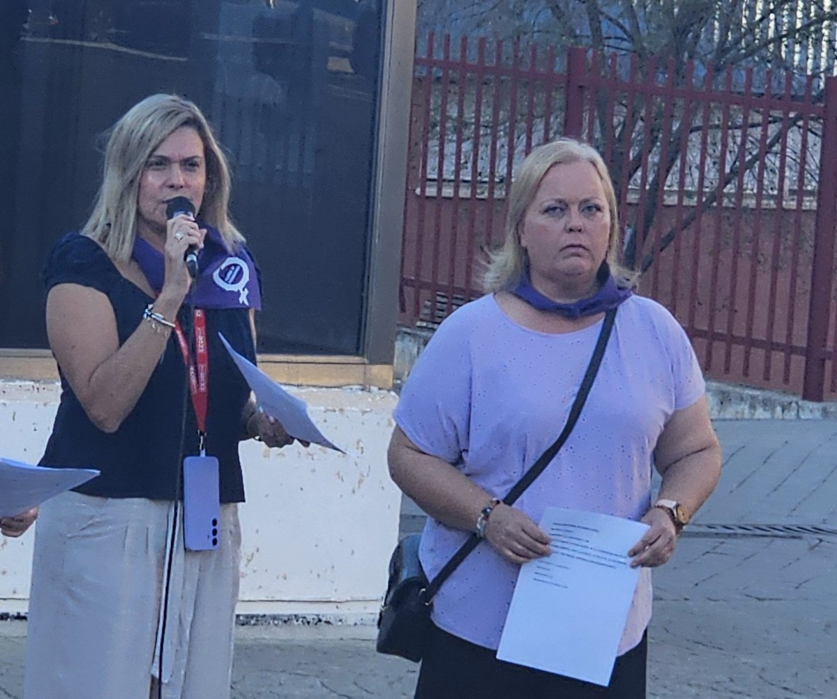 Victoria_MMLega's tweet photo. 🟣 Ayer acompañamos a nuestros vecinos y vecinas a recordar el asesinato de Cristina, que vivía en #Zarzaquemda y tenia 34 años.
La violencia machista nos sigue matando, mientras desde las instutiones se mira impasible
#bastaya #niunamas #niunamenos #vivasnosqueremos https://t.co/2fAL59JDWs