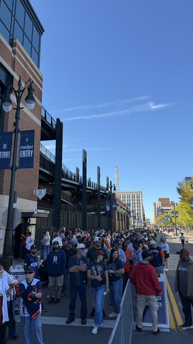TonyPaul1984's tweet photo. Two hours before first pitch for what will be the final start of #Tigers legend Justin Verlander’s Hall-of-Fame career. Fans as far as my eyes can see. https://t.co/LT7VWwNPO7