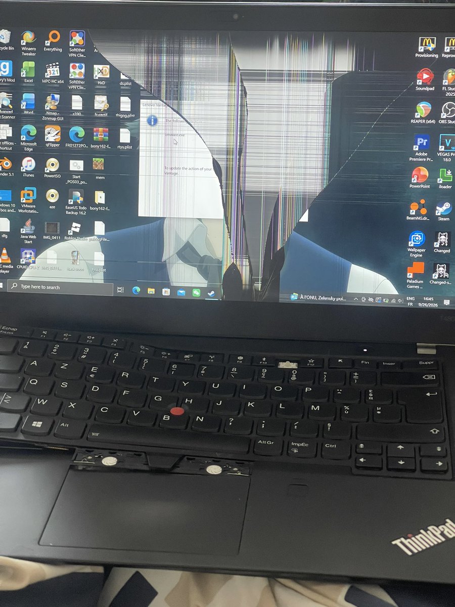 AlphanCZE's tweet photo. C’est vrai que j’suis un rager mais ce ptn de clavier je vais le nsm https://t.co/JWEAEEq819