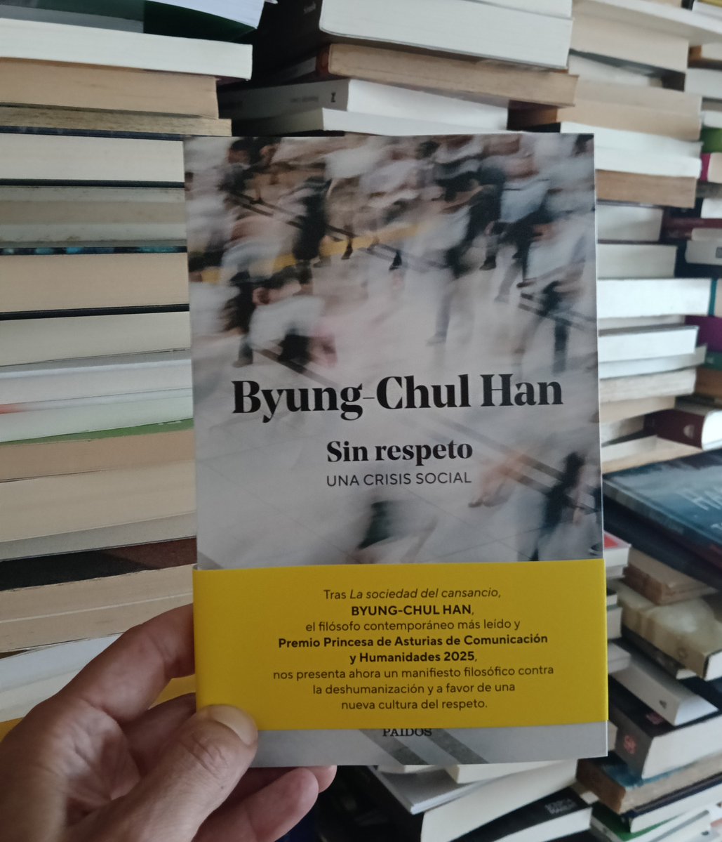 MFilosofal's tweet photo. "La falta de respeto que hoy en día sentimos como elemento latente en cualquier lugar y que a menudo degenera en agresión contra el otro constituye el reflejo de una profunda crisis social." Byung-Chul Han https://t.co/O4bLhjMEN7