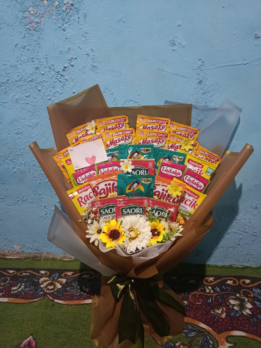 MoiIsmiy's tweet photo. Buket Micin untuk kado ultah... Done.. https://t.co/VNVwHauCjm
