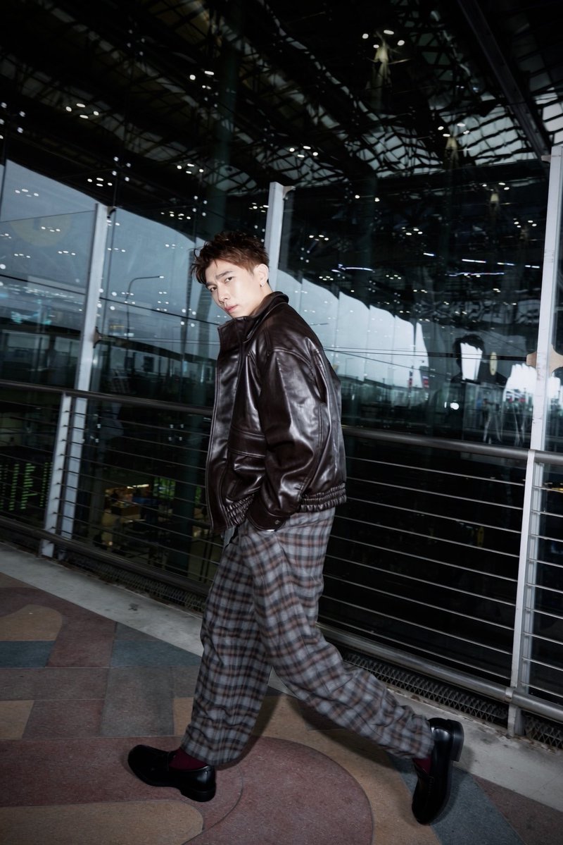 SolSkipperCo's tweet photo. 📢IG Post Update✨

✈️ Airport look is serving! Head over to IG to show some love.💙
https://t.co/7IkxStKae5

@MSuppasit
#MewSuppasit
#HM #HMThailand #HMThailandxMEW https://t.co/I9k1CQpjUe